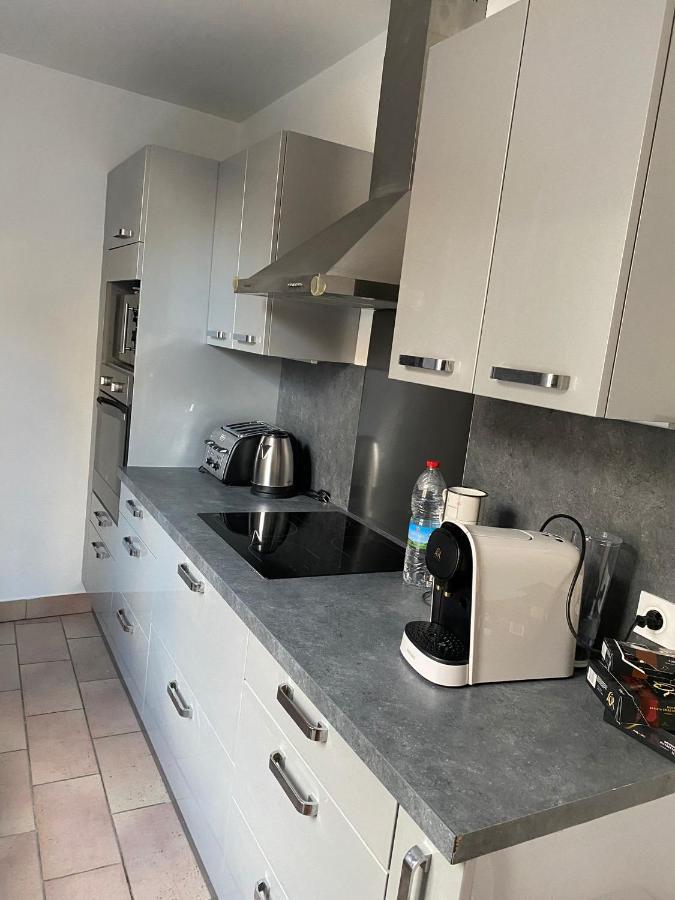 Grand F4 De 71M2 Pour 6 Personnes En Plein Centre Ville Arpajon Bagian luar foto